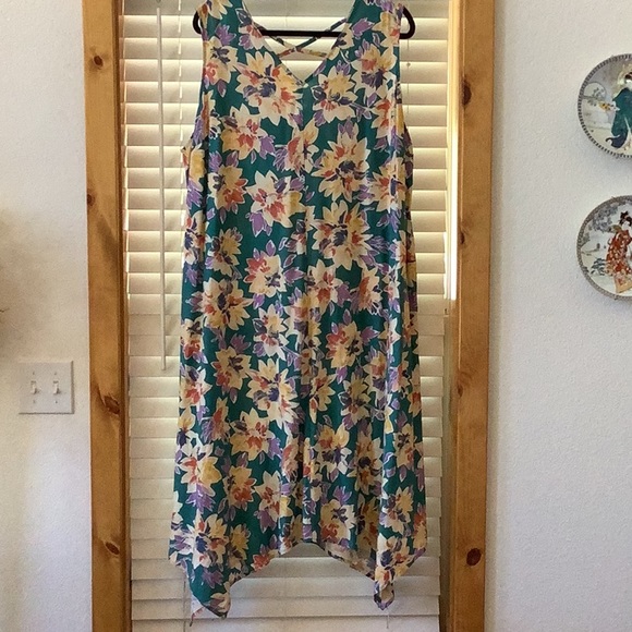 Floral Print Asymmetric Dress. Plus Size 3X - Picture 1 of 4